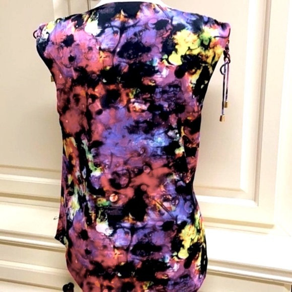 Vince Camuto Sleeveless Abstract Print Cowl Neck Tank Top Tie Shoulder Details - Picture 4 of 11